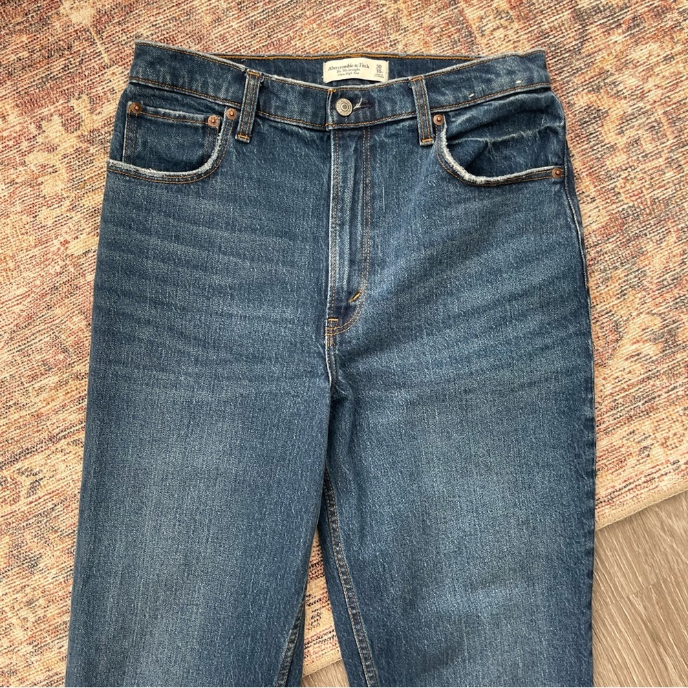 A&F The 90’s Straight Ultra High Rise, 10 R
